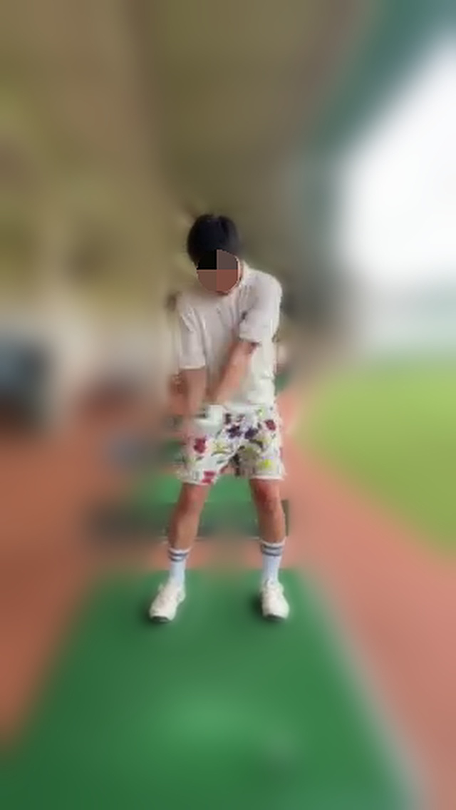 スイング解析4コマ目: インパクト直前