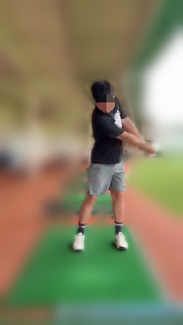 正面アングルのスイング解析5コマ目: フォロー